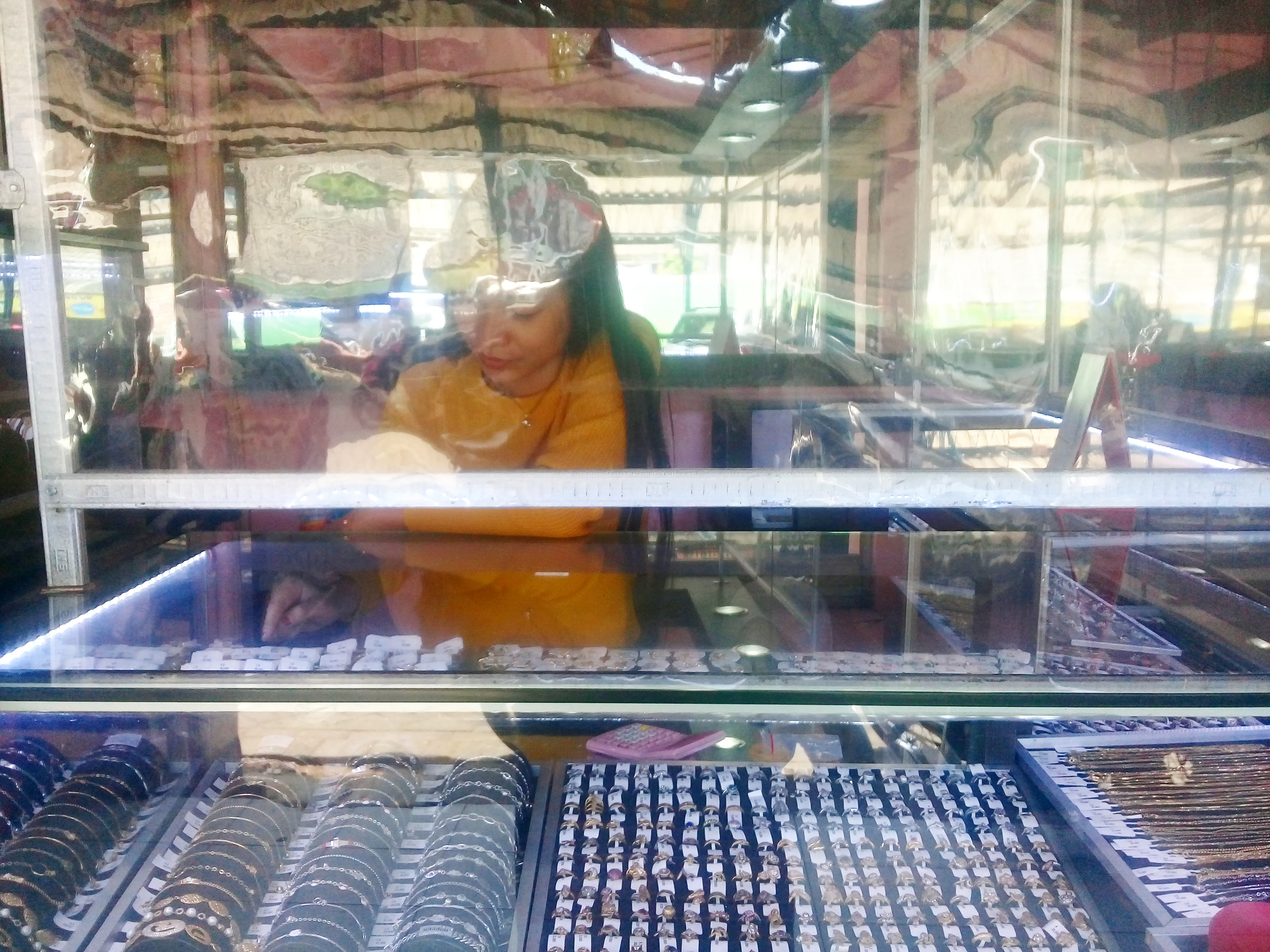 Tahun Baru, Harga Emas Antam dan USB Menguat